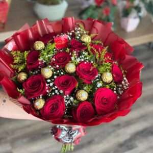 Buquê 12 rosas e ferreiro